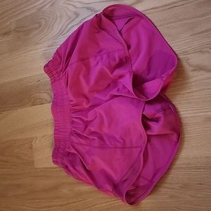 Lululemon Hotty Hot Low rise 4 inch. Size 2